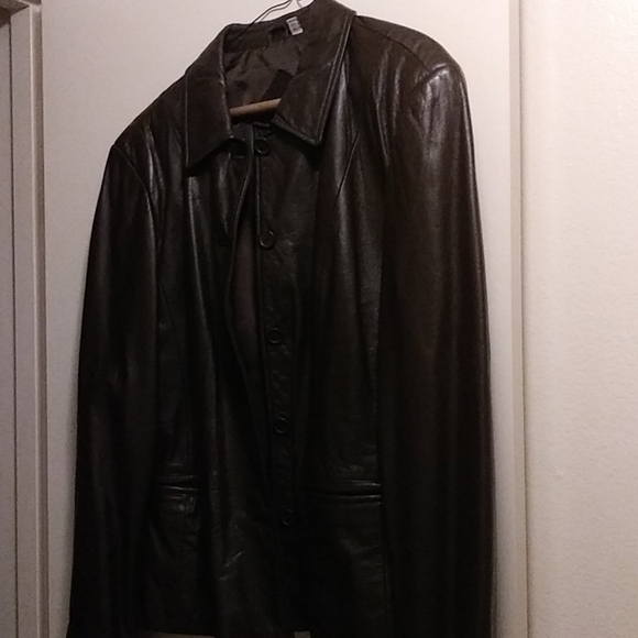 💯% Leather Jacket - Picture 1 of 3